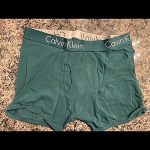 Calvin Klein size: L